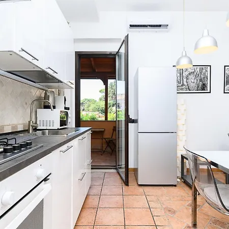 Cozy With Balcony By Ndp Rent Appartamento