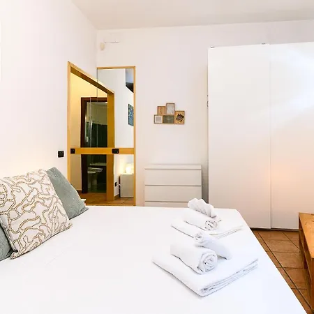 Cozy With Balcony By Ndp Rent * Roma
