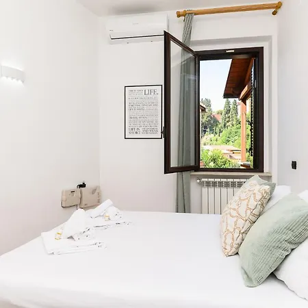 Cozy With Balcony By Ndp Rent