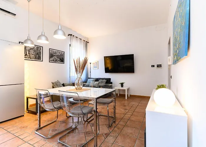 Cozy With Balcony By Ndp Rent